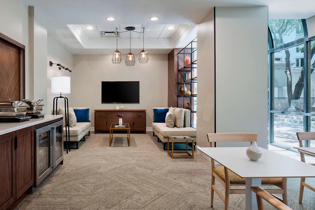 Фото Sheraton Suites Market Center Dallas