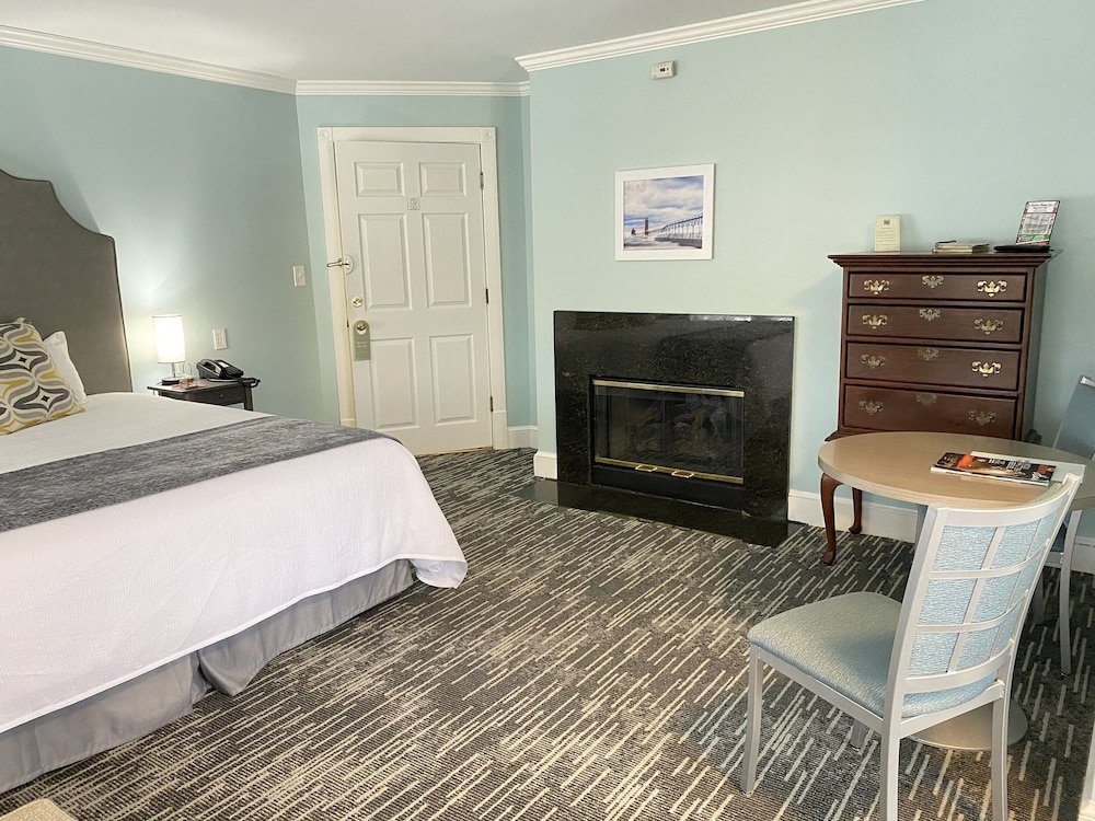 Фото Harbor House Inn