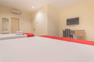 Гостиница RedDoorz @ H. Agus Salim Street