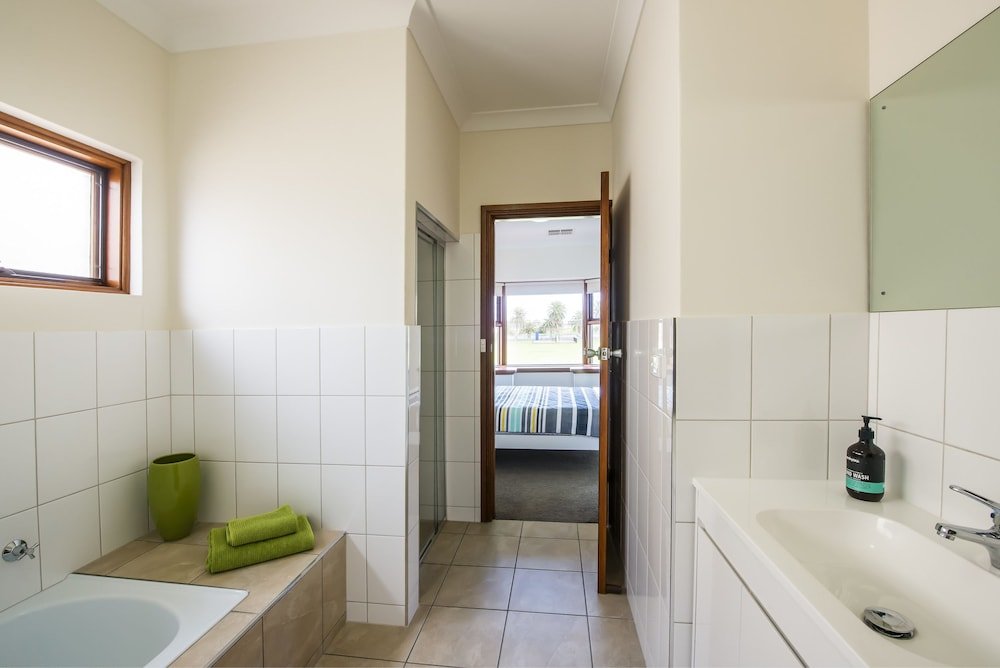 Фото Parkview Villa 2 Luxury 3 Bedroom Home
