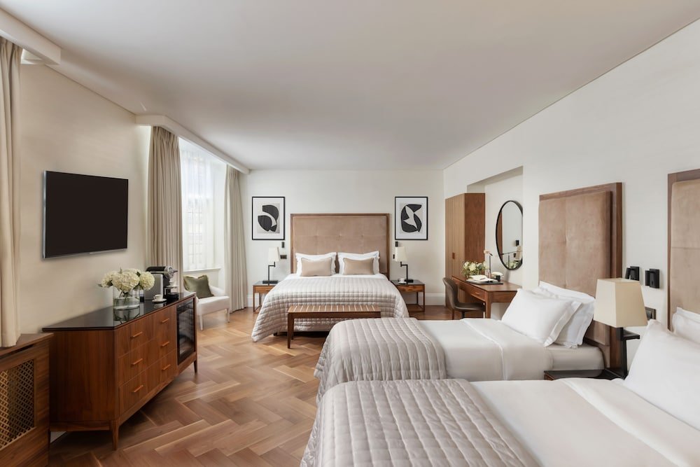 Фото The Queen’s Gate Hotel