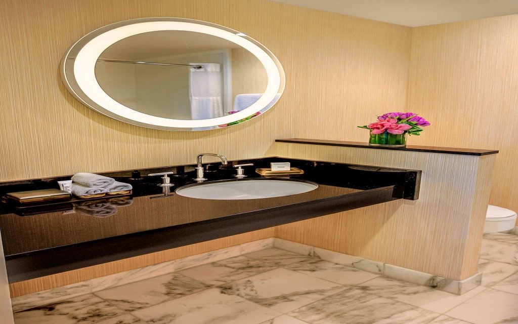 Фото The Beverly Hilton