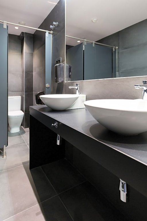 Фото Airhostel Barcelona Aeropuerto