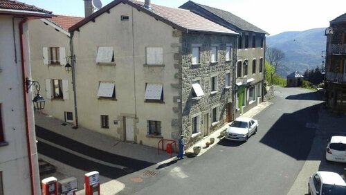 Гостиница Le Relais De Rochepaule в Иссенжо
