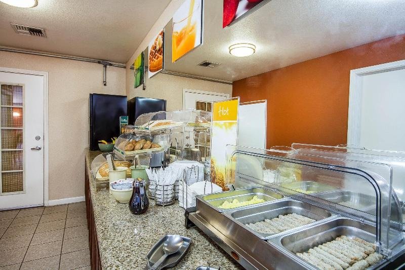 Фото Quality Inn & Suites Lathrop - South Stockton