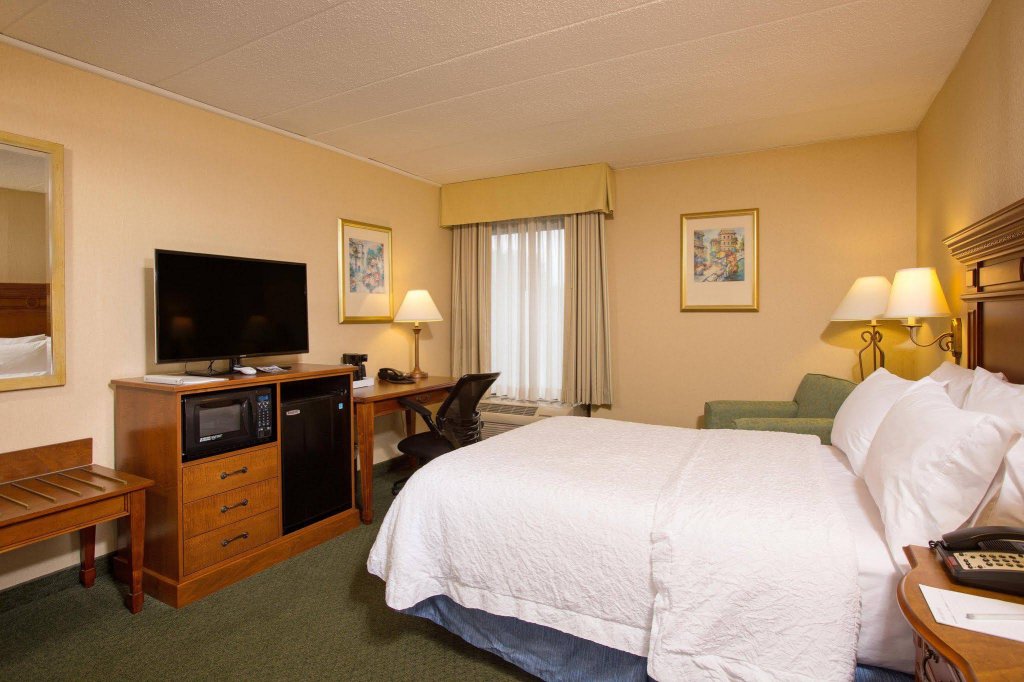 Фото Hampton Inn Fairfax City