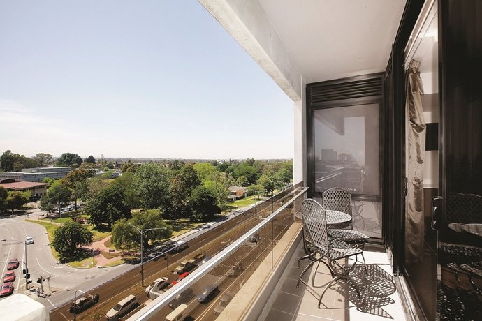 Фото  Dandenong Central Apartment