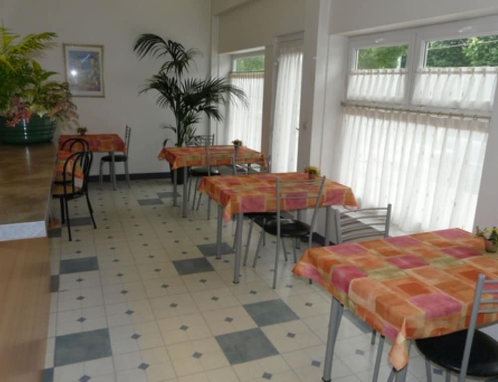 Фото Hôtel Mary’s - Caen Centre Gare Sncf