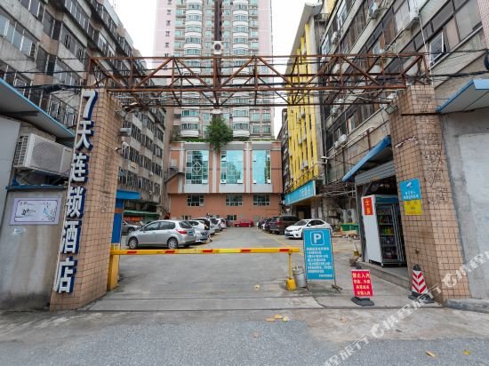 Фото 7 Days Inn Foshan Temple Baihua Squrare Branch