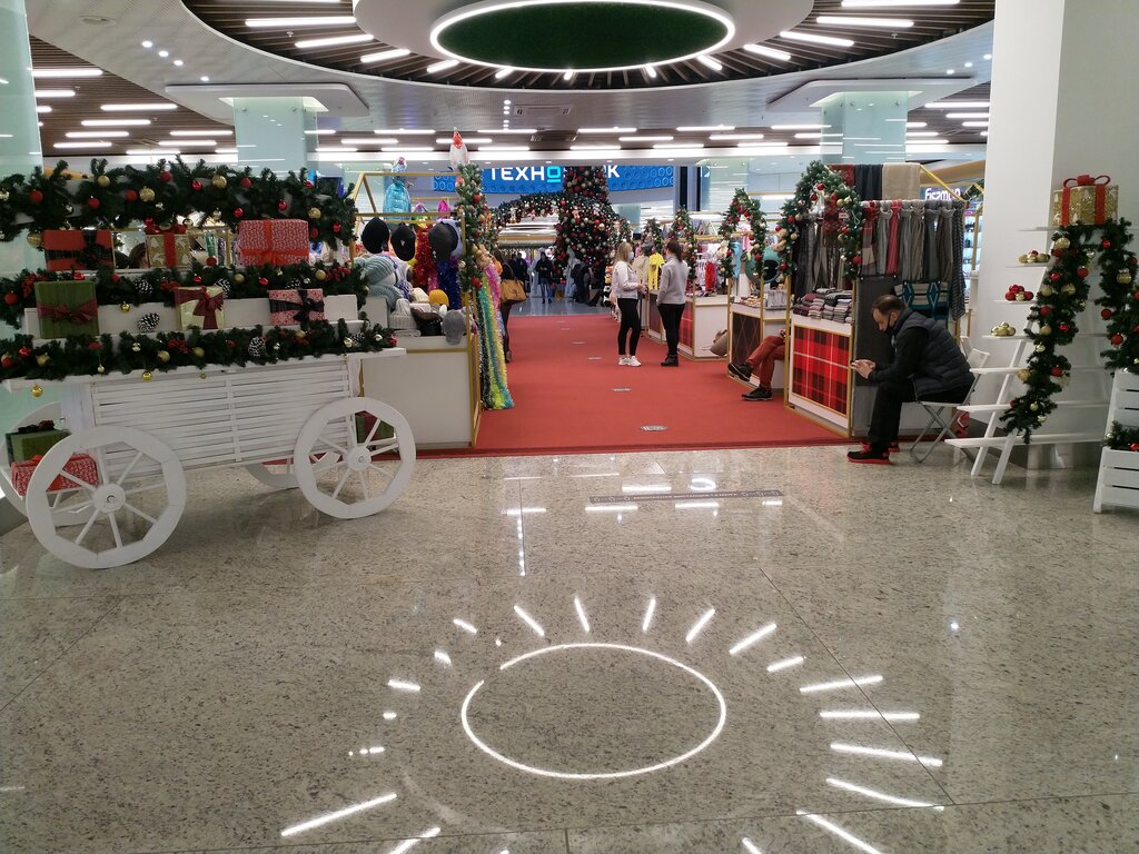 Goods for holiday Ярмарка новогодних украшений, Moscow, photo