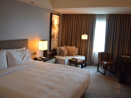 Фото New World Makati Hotel