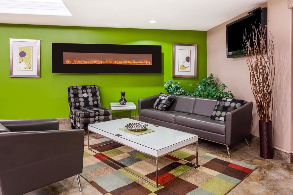 Фото Super 8 by Wyndham Saskatoon Near Saskatoon Airport