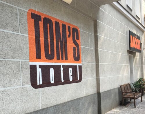 Tom's Hotel - Caters to Gay Men