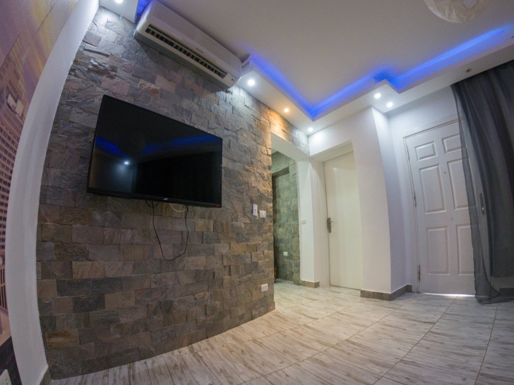 Фото One Bedroom Apart Deep Purple by Pool
