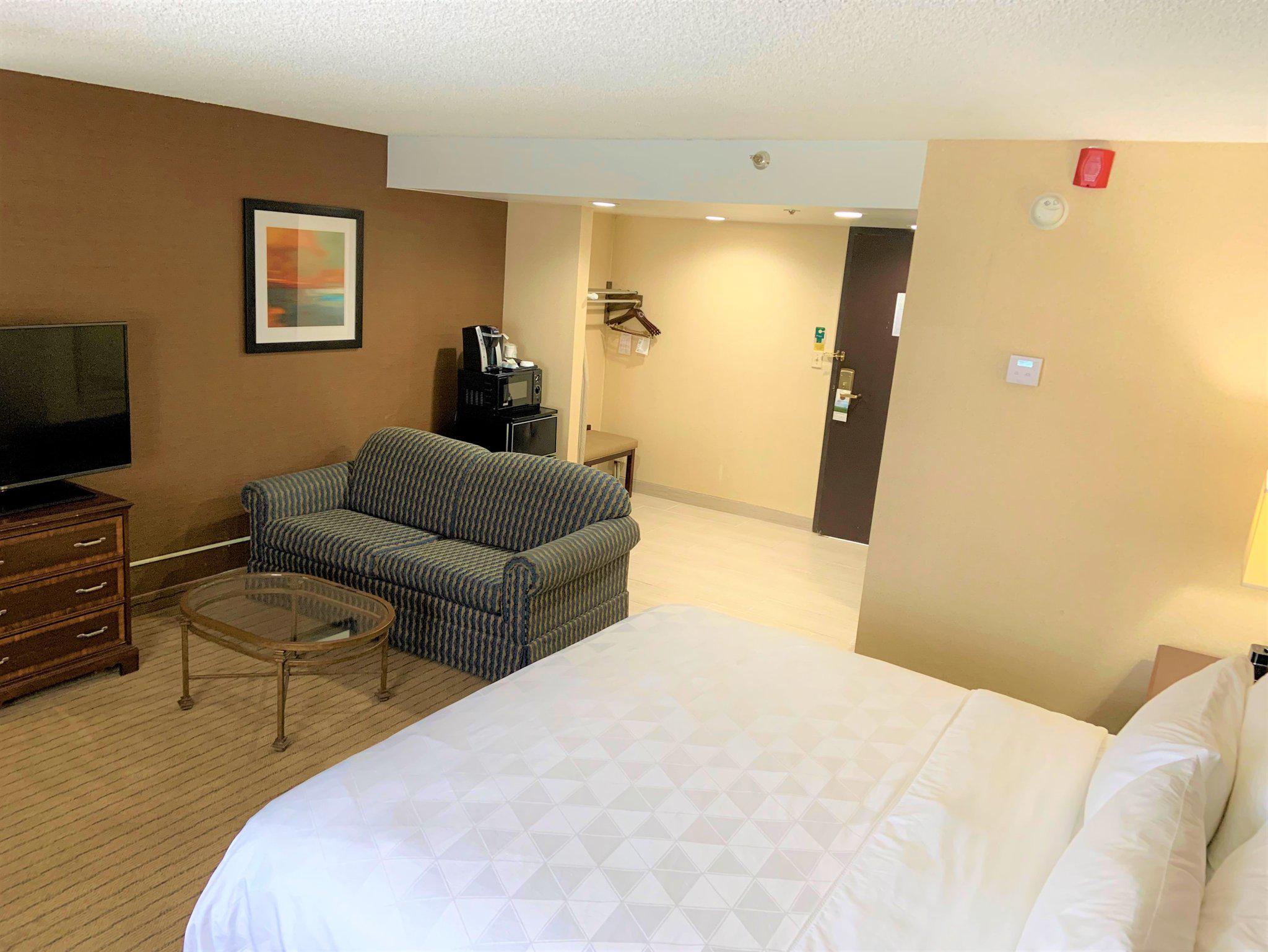 Фото Holiday Inn & Suites Chicago-Carol Stream