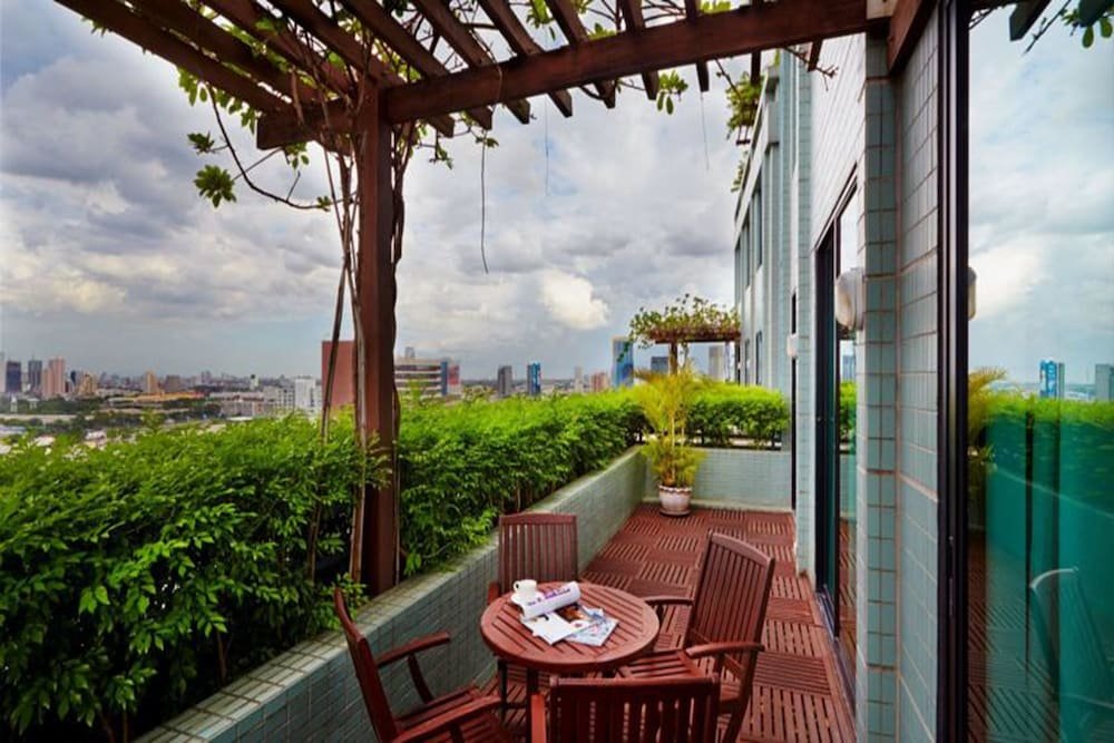 Фото The Duchess Hotel and Residences