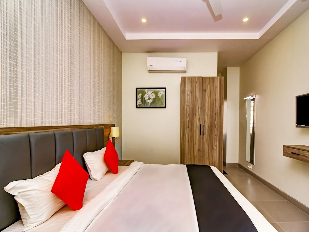 Фото Capital O 28086 Sindhura Grand