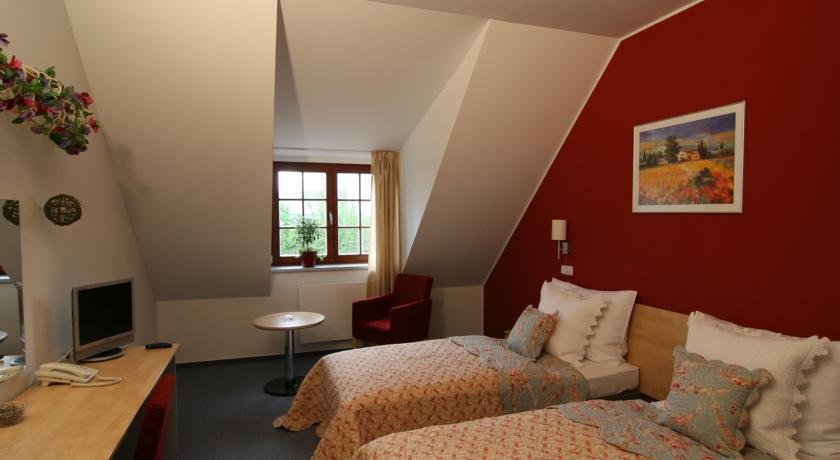 Фото Hotel Chvalska Tvrz