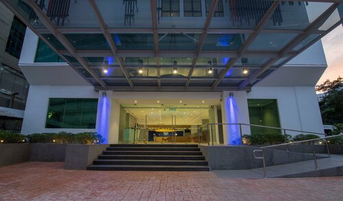 Внешний вид отеля Holiday Inn Express & Suites Johor Bahru в Джохор-Бару, фото 1