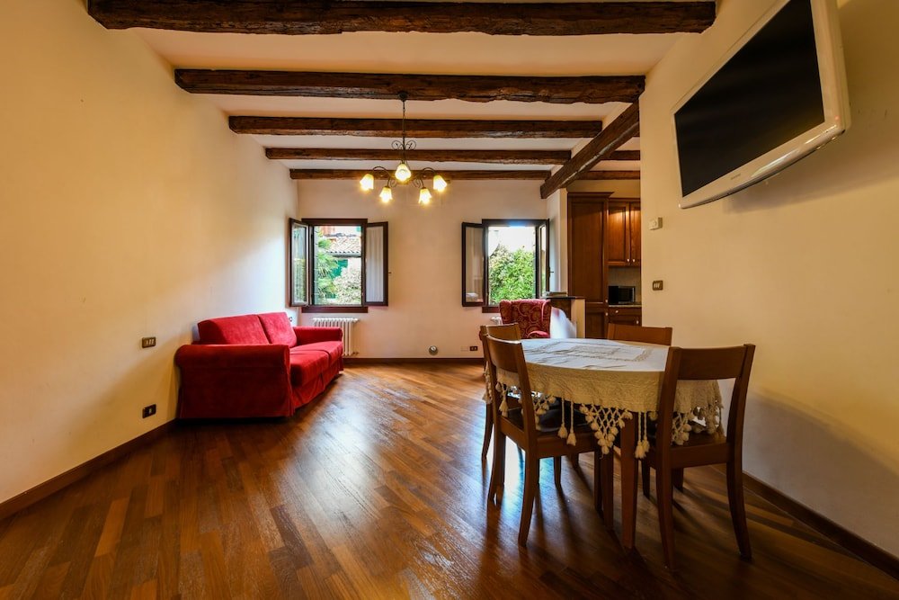 Фото Red Fashion