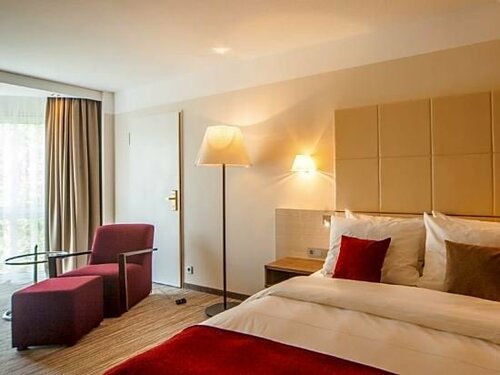 Внешний вид отеля DoubleTree by Hilton Hannover Schweizerhof в Ганновере, фото 1