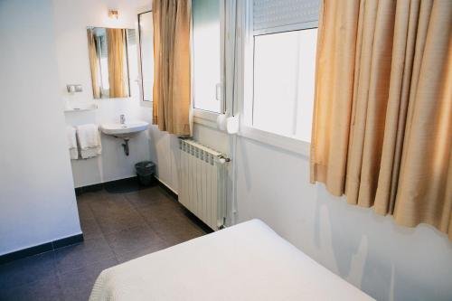 Фото Hostal Apolo