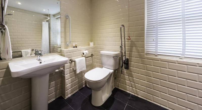 Фото The Old Ship Hotel