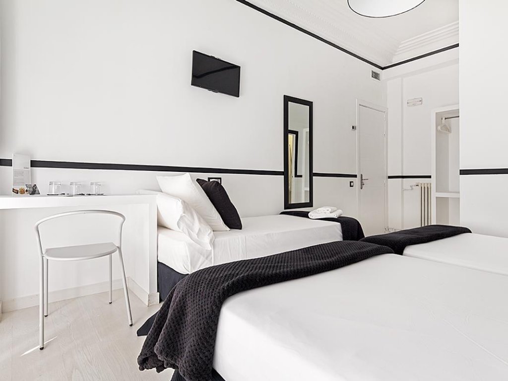 Фото Hostal Gran VIA 63 Rooms