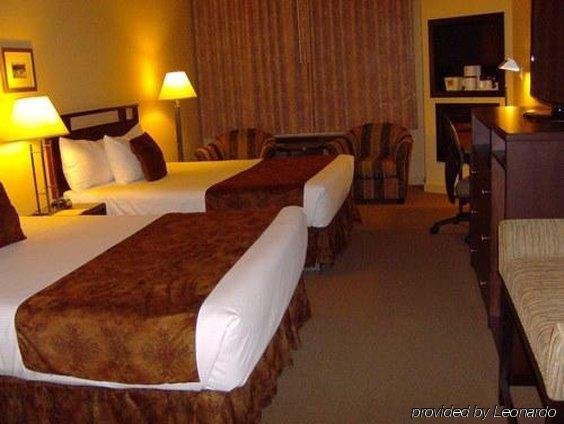 Фото Ocean Promenade Hotel