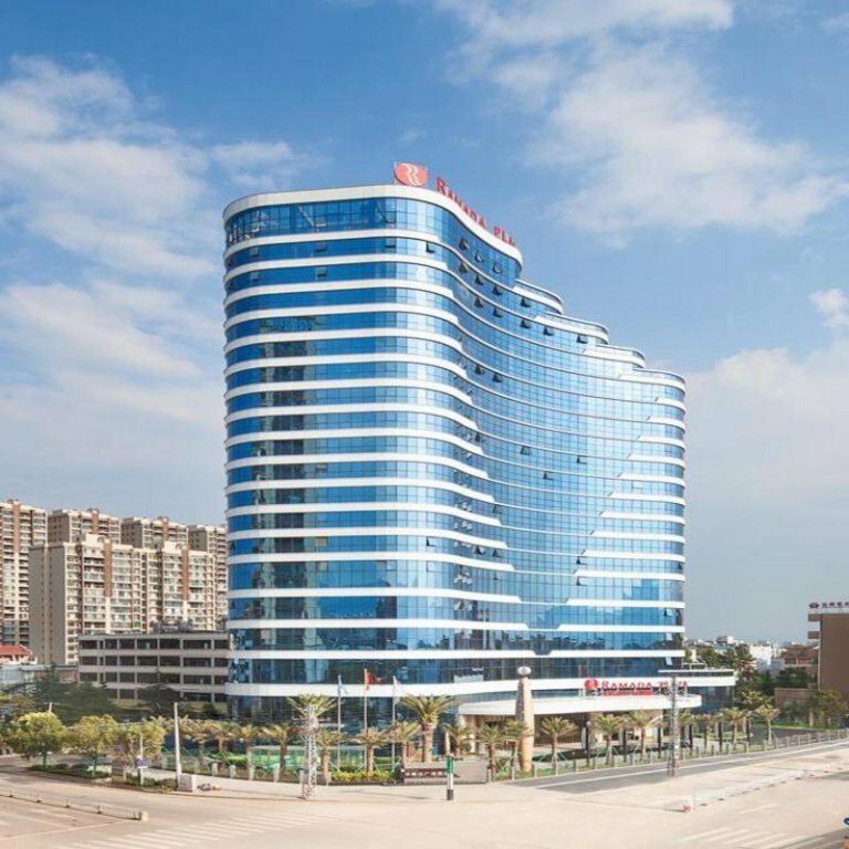 Гостиница Ramada Plaza Fuxian Lake