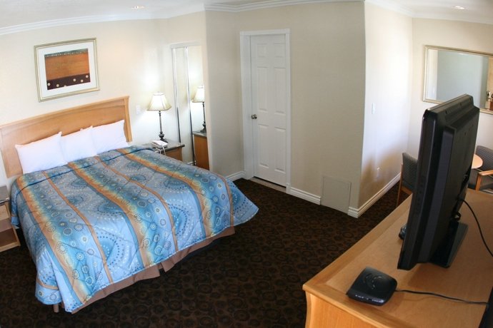 Фото Rodeway Inn & Suites Pacific Coast Highway