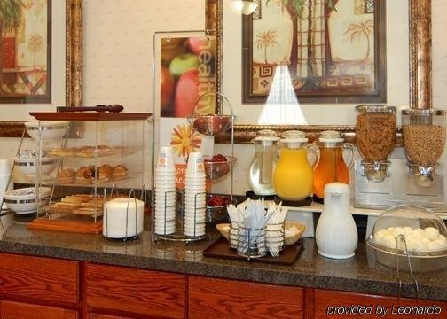 Фото Econo Lodge Inn & Suites Beaumont