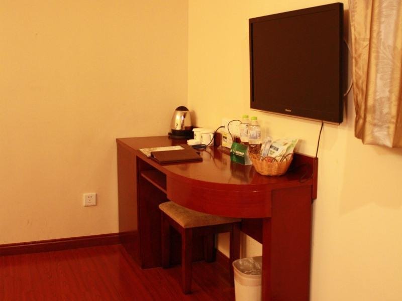 Фото GreenTree Inn ShanDong QingDao Railway Station East Square PiChaiYuan Express Hotel