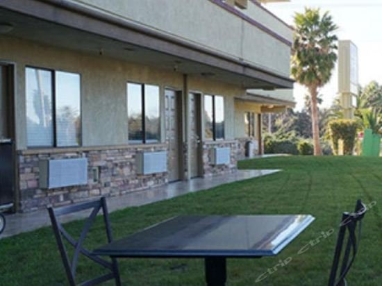 Фото Executive Inn Hotel