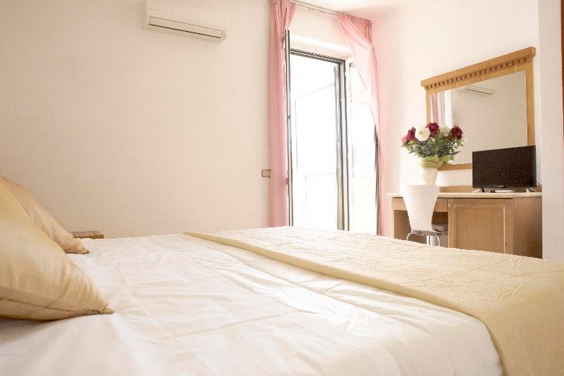 Фото Hotel Capri