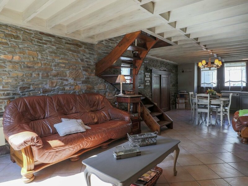 Гостиница Beautiful Cottage in Malempre With Fenced Garden