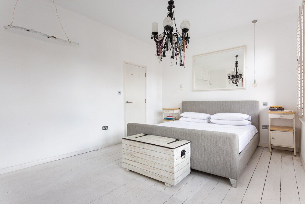 Фото St Margaret's Road by Onefinestay