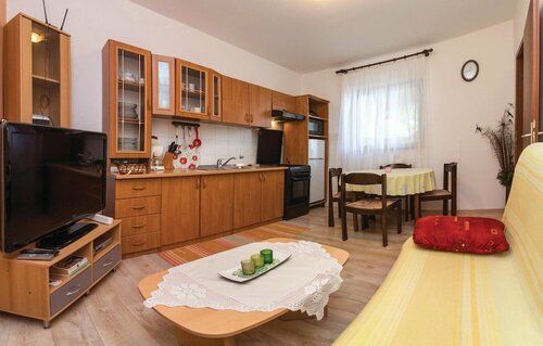 Гостиница Stunning Apartment in Splitska With 1 Bedrooms and Wifi