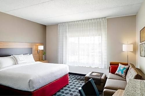 Фото TownePlace Suites by Marriott Cincinnati Downtown