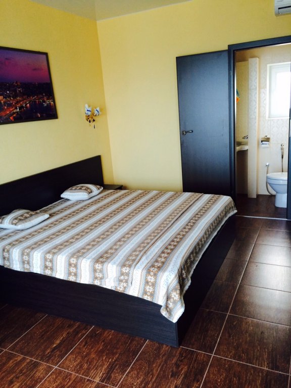 Фото Гостевой дом Черноморская 2