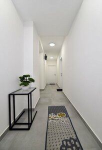 Гостиница At Queens Apartments