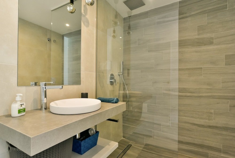 Фото Oasis Beach IX - Christina