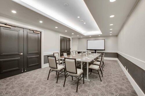 Гостиница Hilton Newark Airport в Элизабет