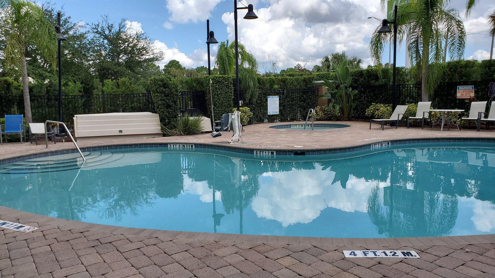 Фото Holiday Inn Express & Suites, International Drive, an Ihg Hotel