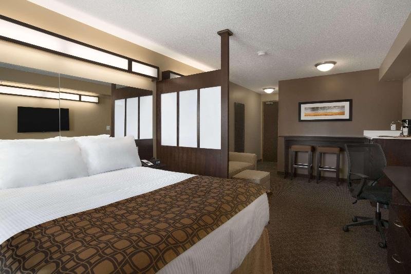 Фото Microtel Inn & Suites by Wyndham Lloydminster