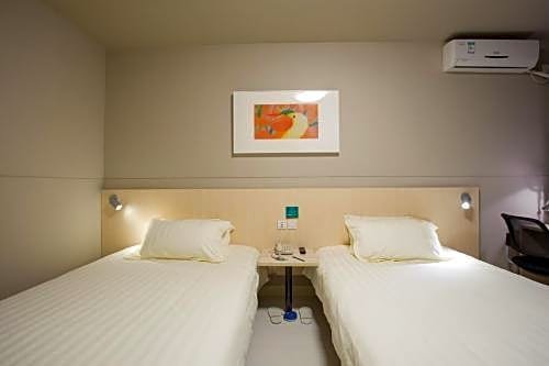 Фото Jinjiang Inn Dujiangyan Taiping Street