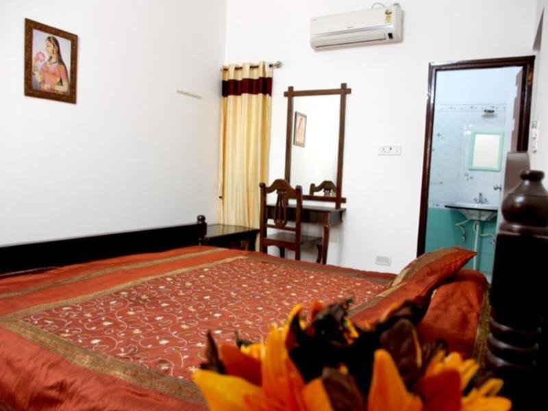 Фото Hotel Sanjay Villa