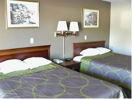 Фото Super 8 by Wyndham Childress