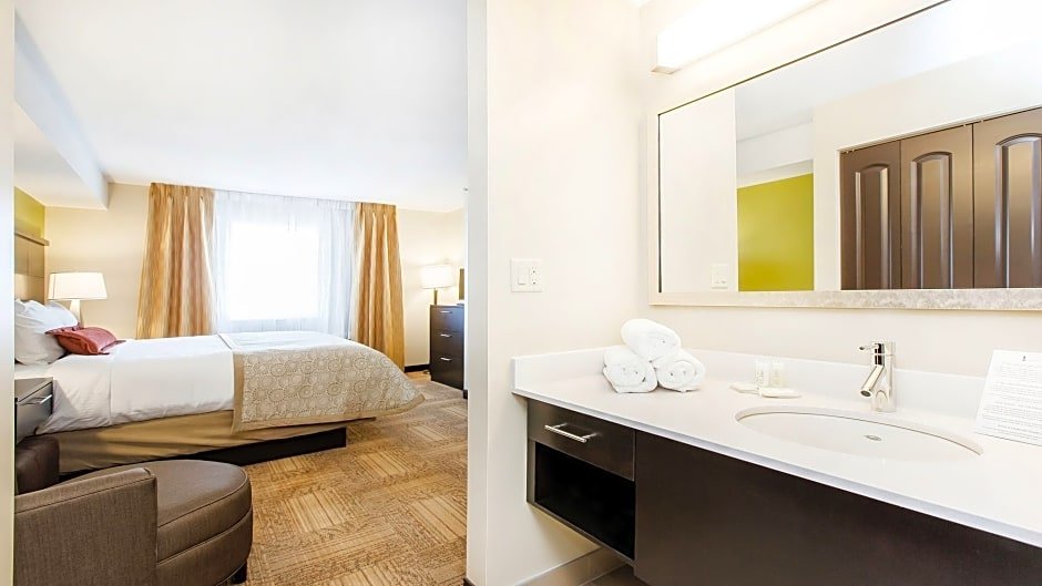 Фото Staybridge Suites West Edmonton