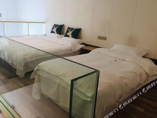 Фото The Roost Hotel